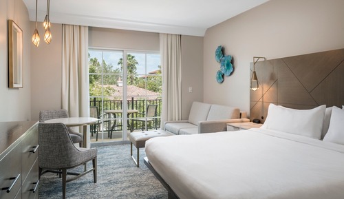 Habitación, 1 cama de matrimonio grande con sofá cama, balcón (Hearing Accessible)