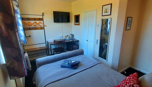 Habitación básica doble, baño privado (Double room number 4)