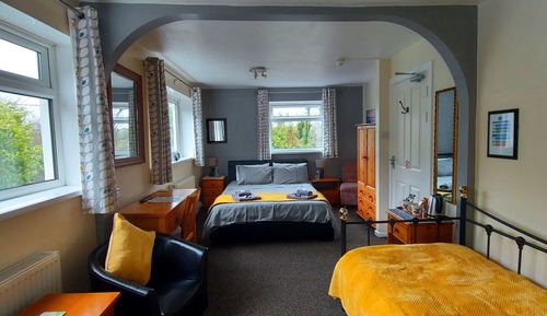 Habitación triple Deluxe, baño privado (Triple Room number 3)