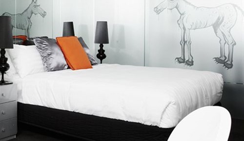 Estudio, varias camas