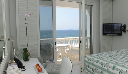 Habitación de lujo con 2 camas individuales, mirando al mar