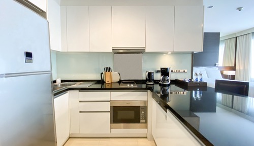 Estudio, 1 cama de matrimonio grande, fumadores, vistas a la ciudad