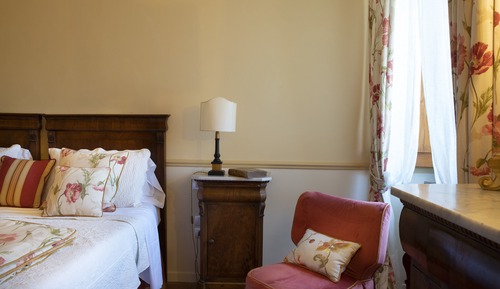 Habitación Royal doble, bañera de hidromasaje, vistas al jardín