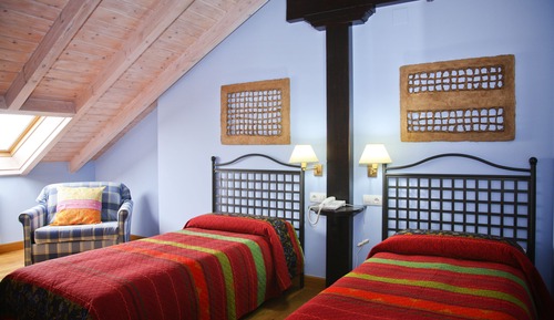 Habitación Confort doble (with extra bed. Casona  main building)