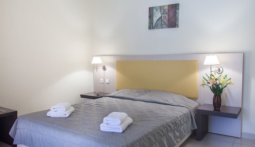 Apartment with Small Swimming Pool Garden View