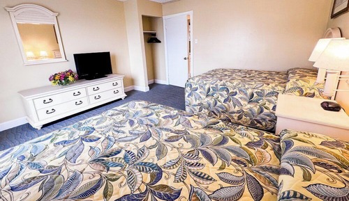 Habitación estándar doble, 2 camas dobles, vistas a la piscina