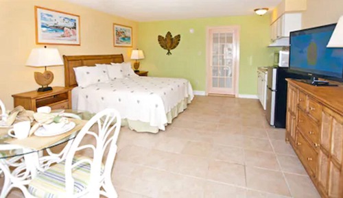 Habitación estándar, vistas a la piscina (CAYMAN)