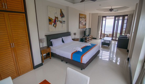 Sea View Studio with Private Rooftop