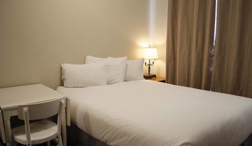 Estudio clásico, 1 cama de matrimonio