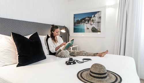 Estudio City (Streetfront Studio)