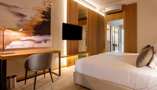 Habitación superior con 2 camas individuales, vistas a la montaña