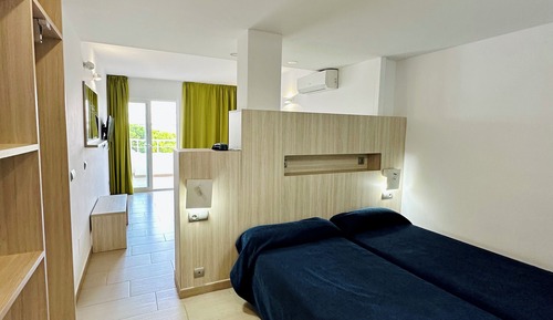 Estudio básico, baño privado