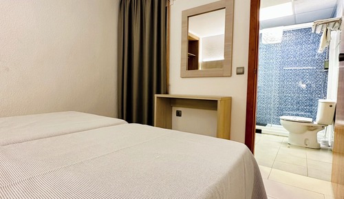 Apartamento Confort, 2 habitaciones, balcón, vistas parciales al mar