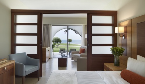 Habitación doble superior, vistas a la piscina, planta baja