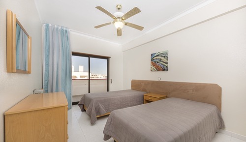 Estudio (1 adult + 1 child)