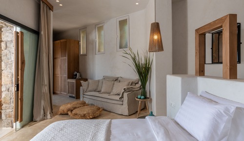 Premium Suite with Private Heated Pool Indoor Hot Tub and Sea View