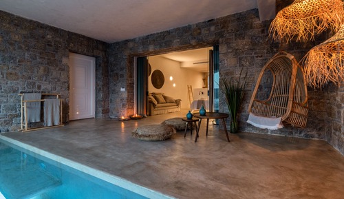 Deluxe Suite with Private Heated Pool and Sea View