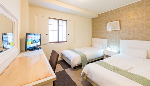 Habitación básica con 2 camas individuales, 2 camas individuales (with luggage storage service)