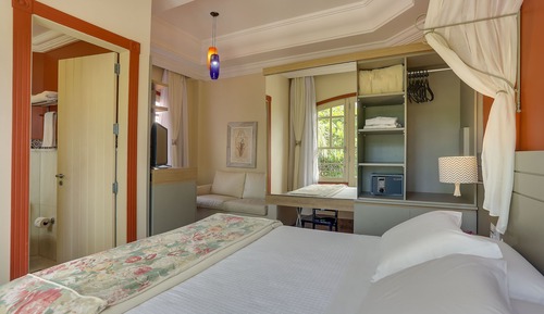 Suite Red Tower Label