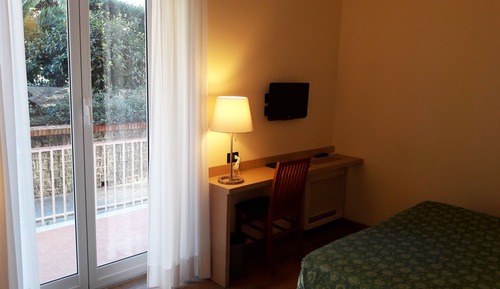 Habitación económica con 1 cama doble o 2 individuales, balcón