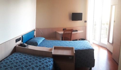 Habitación estándar con 2 camas individuales, balcón