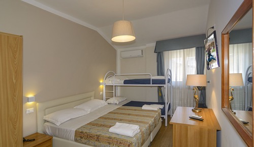 Habitación cuádruple básica