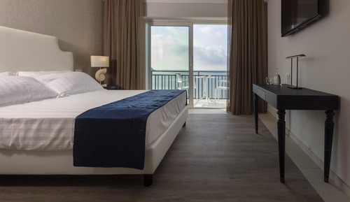 Habitación Deluxe con 1 cama doble o 2 individuales, vistas al mar