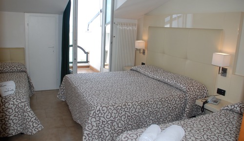 Habitación cuádruple Confort, vistas al lago