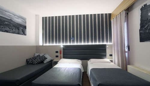 Habitación superior con 1 cama doble o 2 individuales