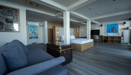 One-Bedroom Suite with Balcony and Sea View