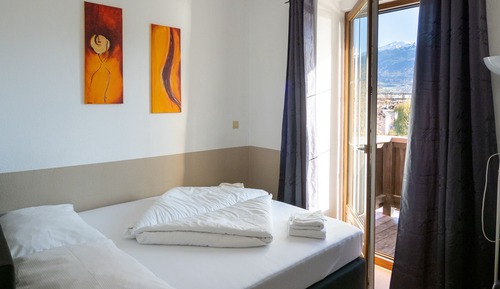 Habitación doble superior, baño privado, vistas a la montaña (und Balkon)