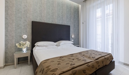 Habitación superior con 1 cama doble o 2 individuales