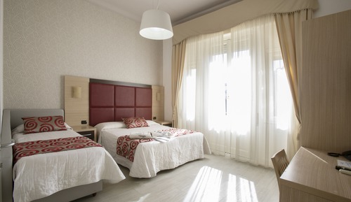 Habitación triple, balcón, vistas al mar