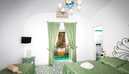 Habitación doble superior, vistas parciales al mar