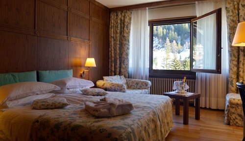 Habitación superior con 1 cama doble o 2 individuales