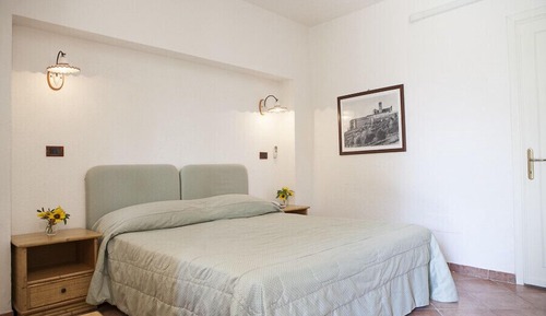 Habitación básica con 1 cama doble o 2 individuales