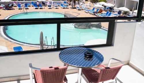 Habitación doble superior, vistas a la piscina