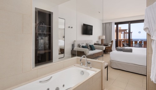 Habitación doble, vistas parciales al mar