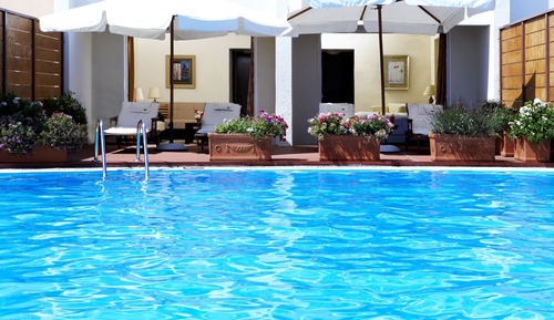 Suite, junto a la piscina