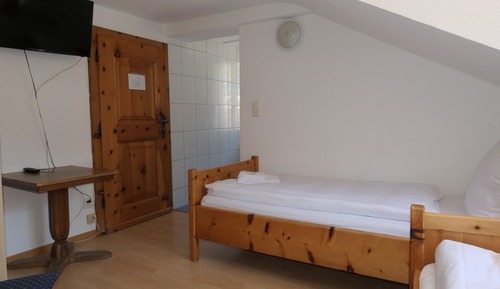 Habitación con 2 camas individuales (Shared Toilet)