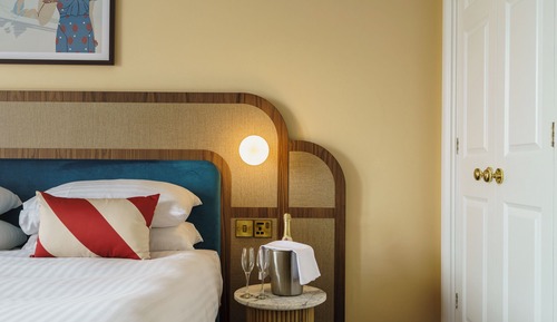 Habitación con 1 cama doble o 2 individuales, vistas al jardín