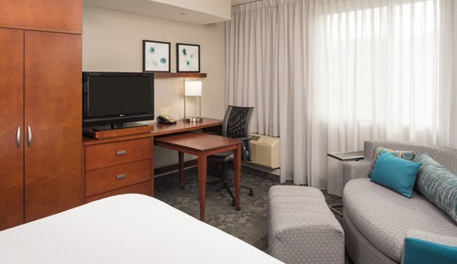 Habitación, 1 cama de matrimonio grande (Mobility/Hearing Accessible, Tub)