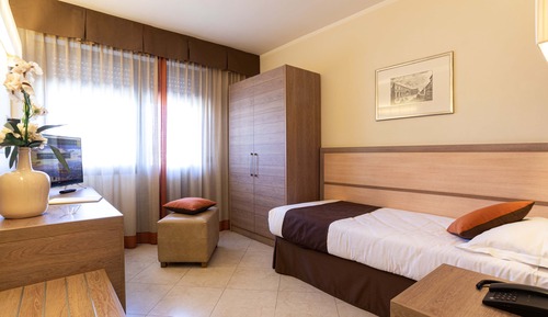 Habitación superior, acceso a la piscina