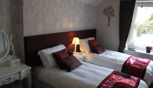 Habitación superior con 1 cama doble o 2 individuales