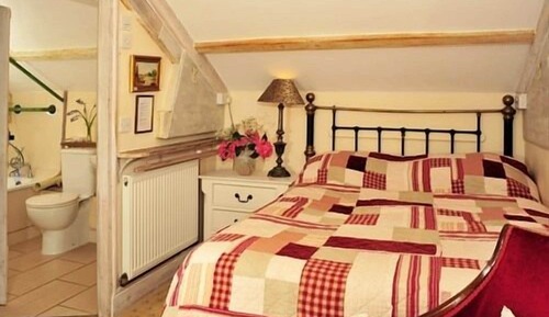 Habitación doble, baño privado (Small double Round House)