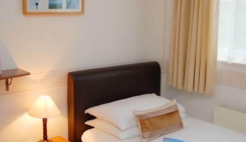 Habitación individual, baño privado, planta baja (Cove Room)