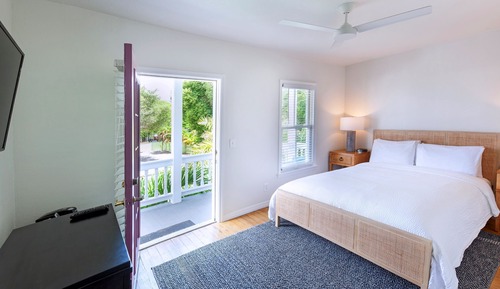 Deluxe Queen - Newly Remodeled