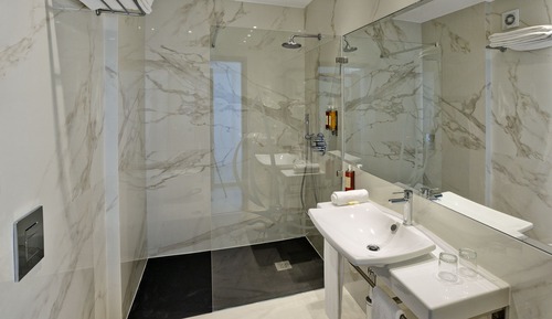 Twin Panoramic Sea View