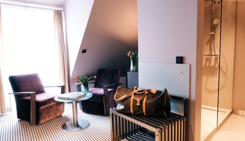 Habitación individual, patio, en edificio anexo (Rooftop, access only by stairs)
