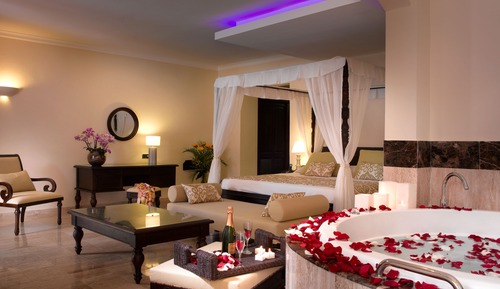 Romance Suite Poolside